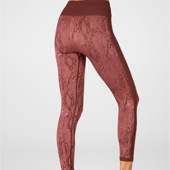 NWT Fabletics High Waisted Seamless Snakeskin 7/8 Leggings Size Small - Picture 2 of 12
